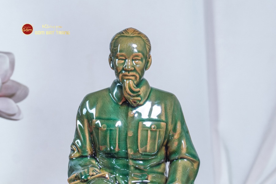 Tượng Bác Hồ Ngồi Bệ Đá