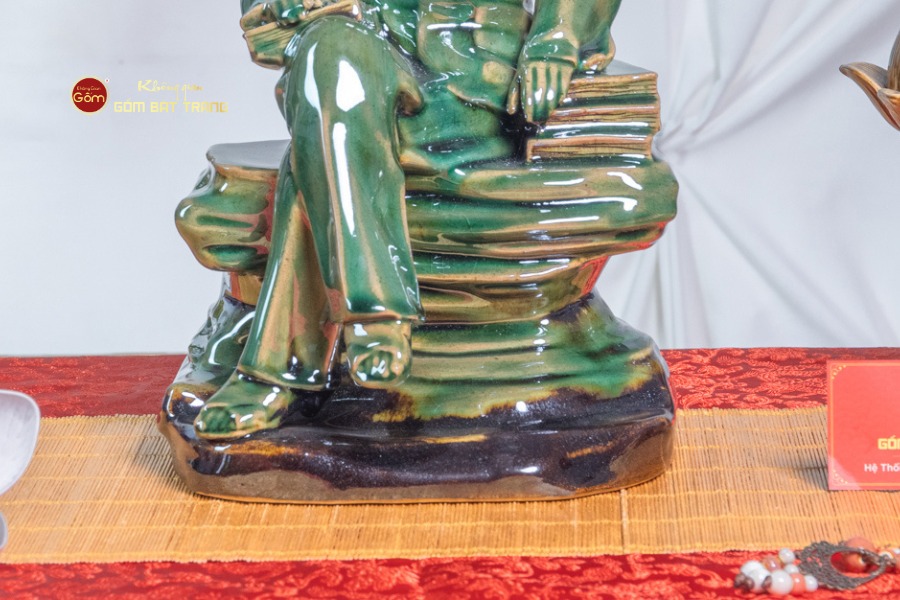 Tượng Bác Hồ Ngồi Bệ Đá