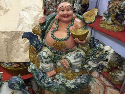 Có nên sử dụng tượng Phật Di Lặc cầm vàng thỏi?