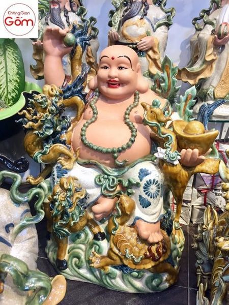 Có nên sử dụng tượng Phật Di Lặc cầm vàng thỏi?