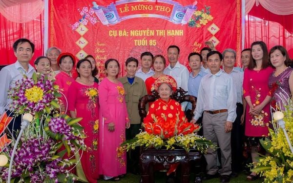 Top 5+ mẫu khánh vàng mừng thọ ấn tượng và trang trọng nhất