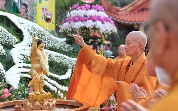 Những việc nên làm trong ngày Phật Đản Sanh