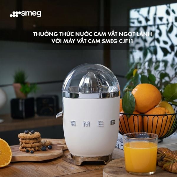Thưởng Thức Nước Cam Vắt Ngọt Lành Với Máy Vắt Cam Smeg Cjf11