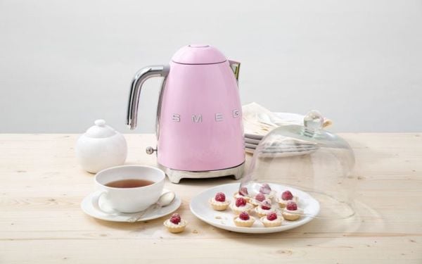 Ấm đun siêu tốc Smeg