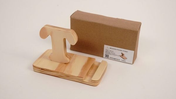 Khám Phá Giá Đỡ Điện Thoại Chữ Cái Gỗ Thông Mới Nhất Từ TAFOCO