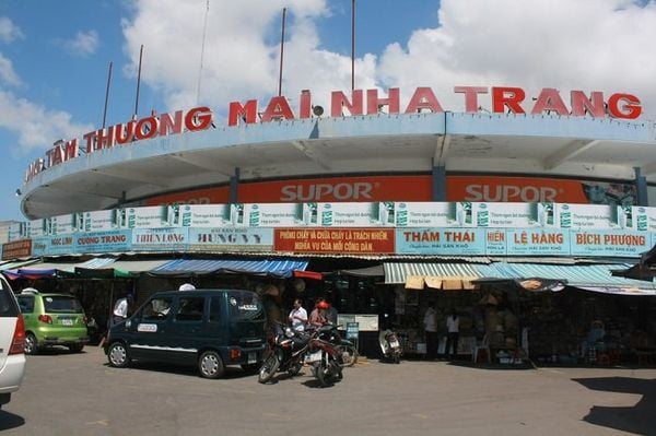 cho-dam-nha-trang-local-specialties-market.jpg