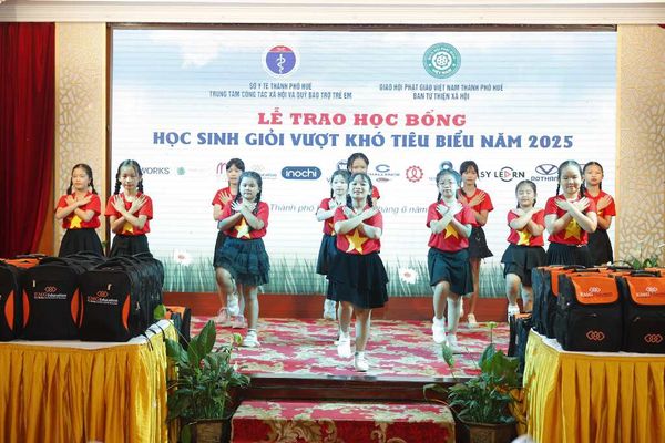 INOCHI ĐỒNG HÀNH CÙNG LỄ TRAO HỌC BỔNG HỌC SINH GIỎI VƯỢT KHÓ TP. HUẾ NĂM THỨ 11: LAN TỎA YÊU THƯƠNG – TIẾP SỨC TRI THỨC