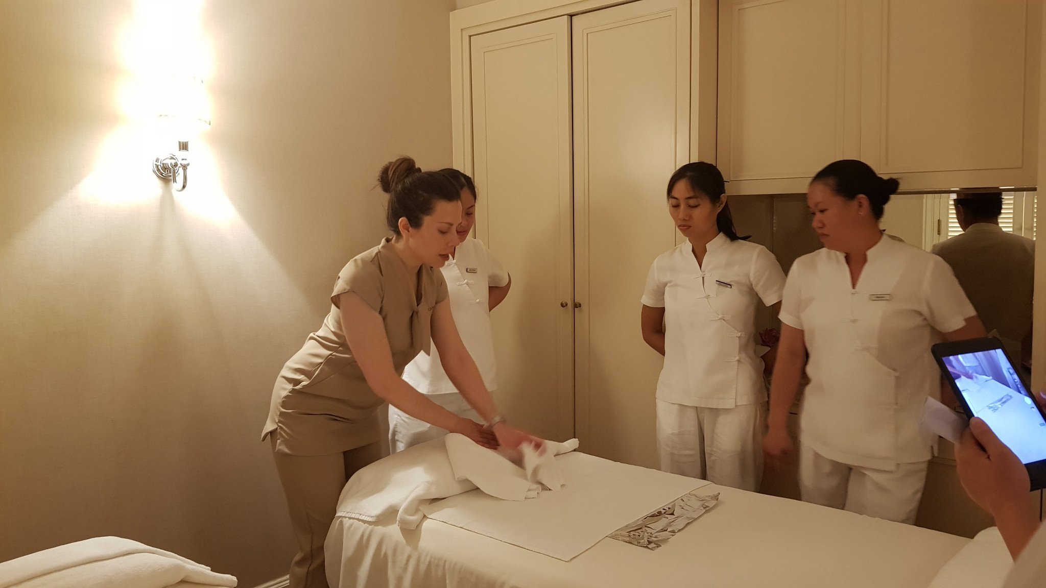 Chuyên gia trị liệu toàn cầu Anne Semonin đồng hành cùng Đội ngũ Xuân Spa - Park Hyatt Saigon