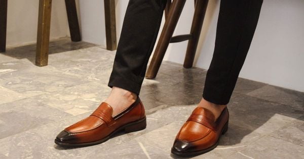 Vớ tàng hình phối với giày tây