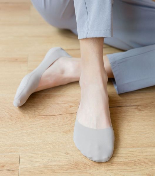 chất liệu tất đi giày lười
