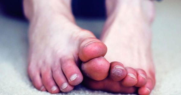 Nên mang tất khi ngủ để giữ ấm chân