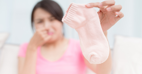 Tất lỏng: dễ tụt, dễ nhăn và dễ gây mùi