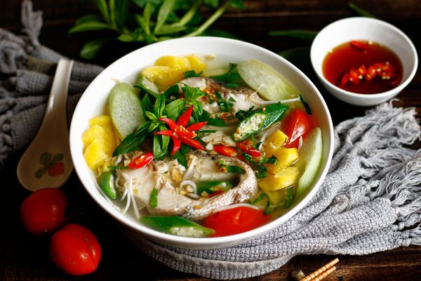 bua trua canh ca chua