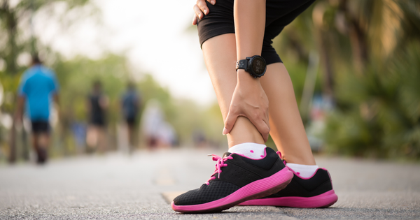 chọn đúng tất chống chấn thương gân Achilles và cổ chân