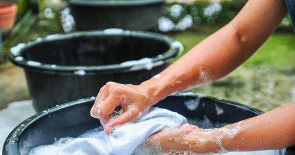 giặt tất mỏng bằng tay an toàn nhưng tốn công