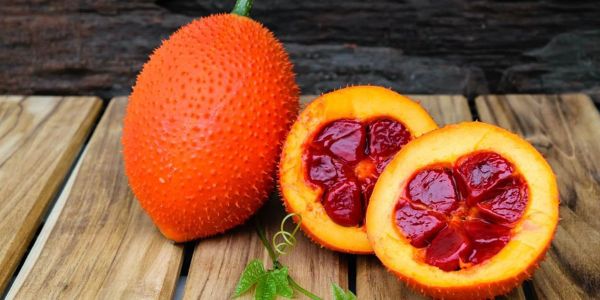 Tips trị thâm môi bằng dầu gấc