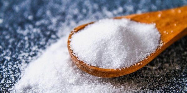 Cách gỡ tay bị dính keo 502 bằng muối