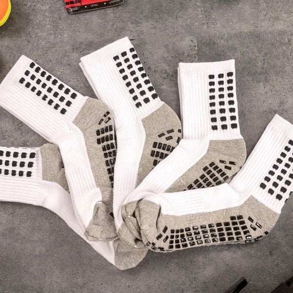Vớ chống trơn bóng đá Trusox trào lưu mới sân cỏ