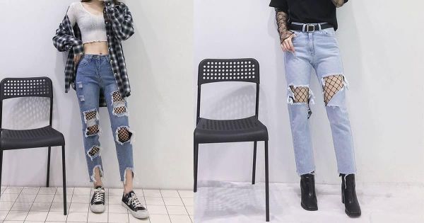Tất đen mỏng kết hợp với quần jean rách