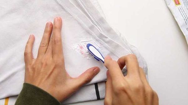 loai bo vet ban bang kem danh rang
