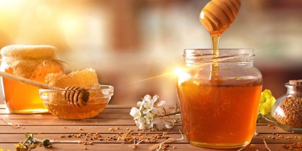 Tips trị thâm môi bằng mật ong