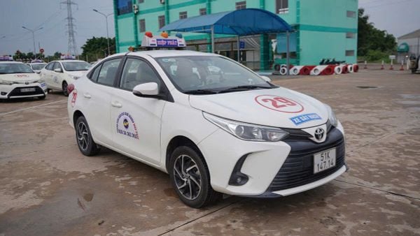 Khóa Học Lái Xe ô tô số sàn (Hạng B1 B2 cũ)