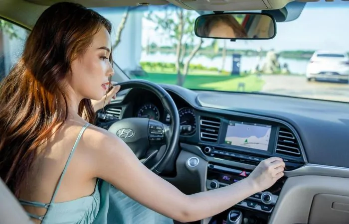 Bí quyết thi đậu phần thi lái xe đường trường cho người học bổ túc tay lái xe số tự động