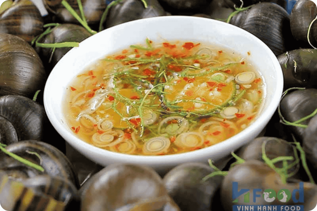 Chấm Ốc Luộc Với Nước Mắm Sả Tắc