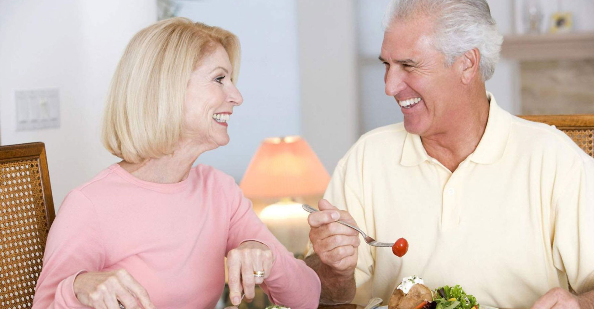 Bố mẹ già đi lúc nào chẳng biết với biểu hiện 5 căn bệnh này