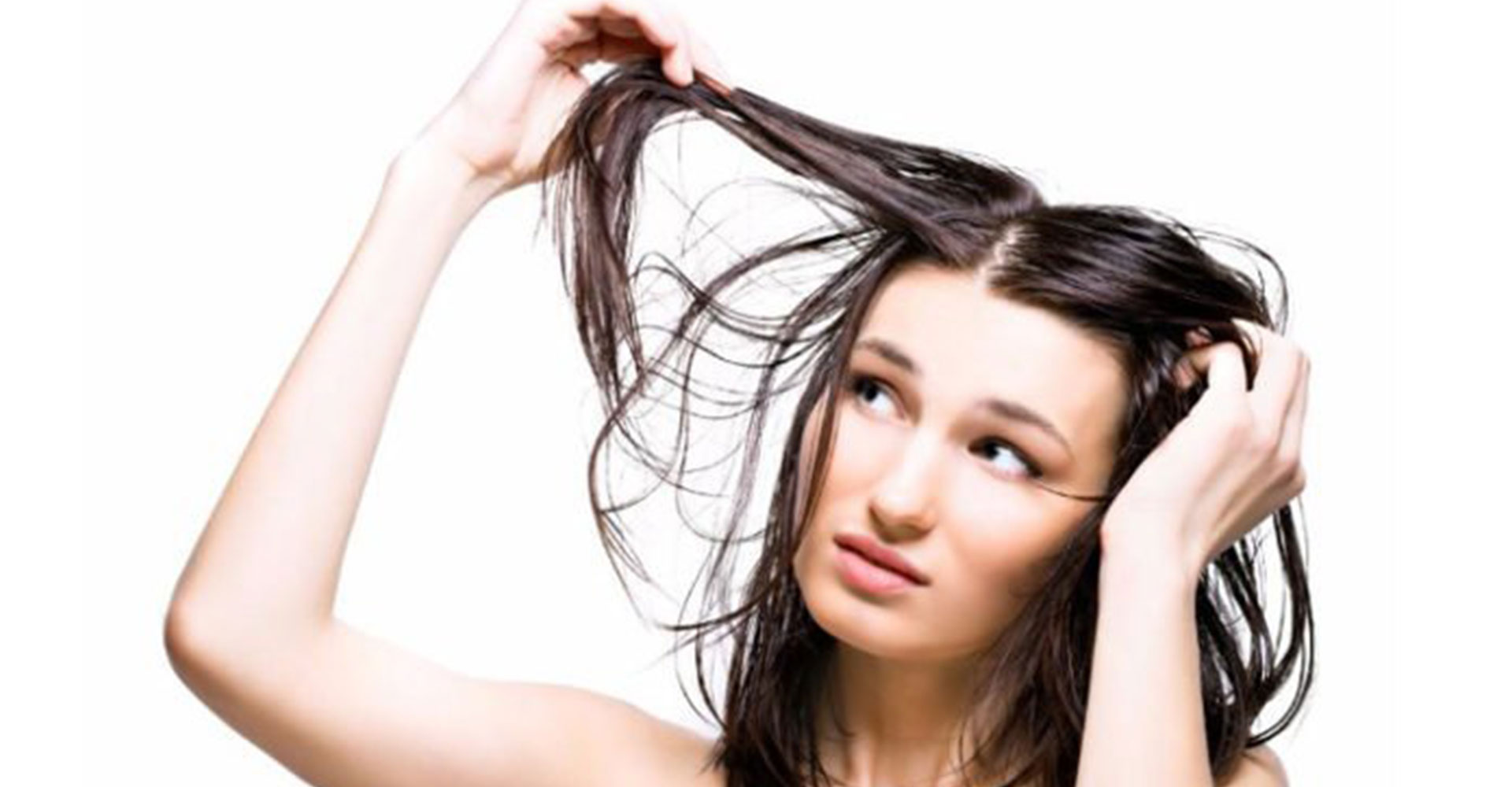 Tóc dầu bết dính phải làm sao? Mẹo hay cho bạn