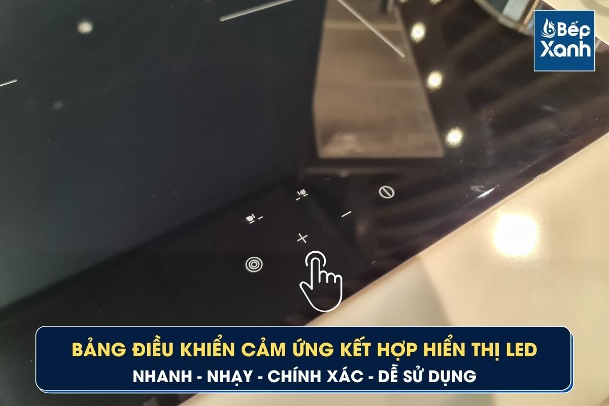 Bảng điều khiển cảm ứng riêng biệt cho từng nấu, dễ sử dụng: Hãng trang bị cho bếp điện từ KAFF 2 bảng điều khiển cảm ứng kết hợp trượt Slide riêng biệt cho từng vùng nấu. Nhờ đó, thao tác nấu trên mỗi bếp trở nên dễ dàng và thuận tiện hơn. Ký hiệu trên bảng ��iều khiển khá đơn giản và dễ hiểu, giúp người lớn tuổi trong gia đình vẫn có thể sử dụng nấu ăn dễ dàng.