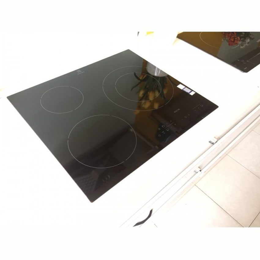 Mặt trên bếp điện từ âm Electrolux EHH6232FOK