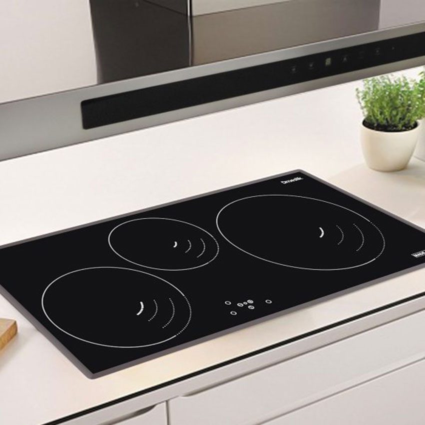 Chính diện của bếp điện từ âm Electrolux EHH6232FOK