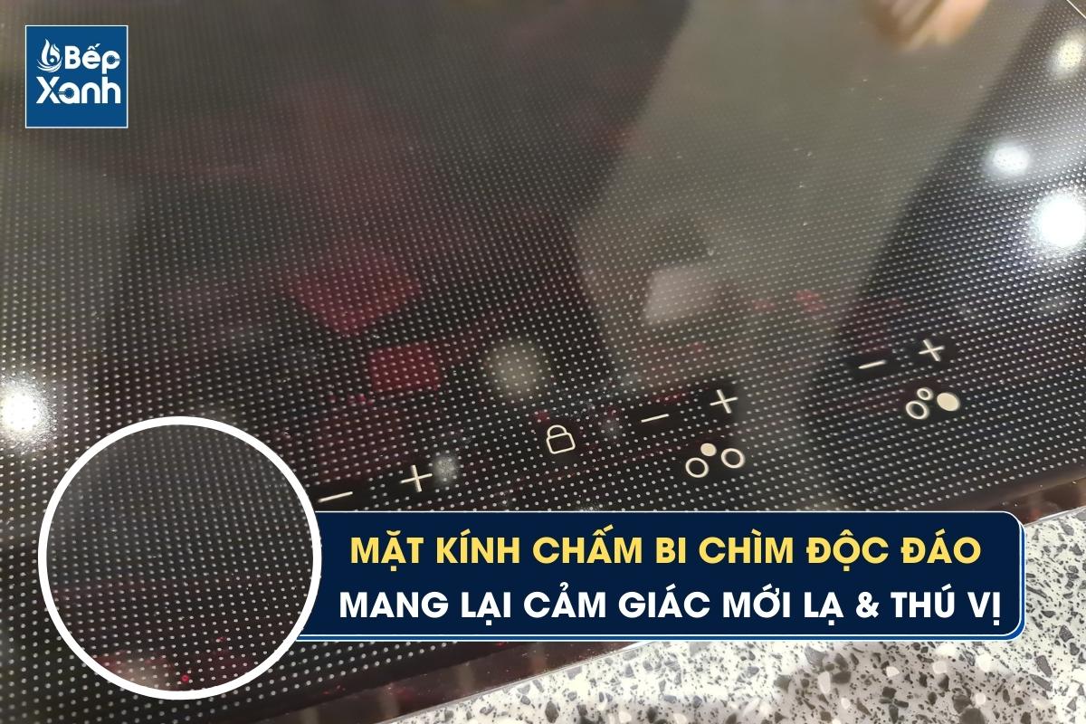 Kính đen với hoạ tiết chấm bi đẹp mắt