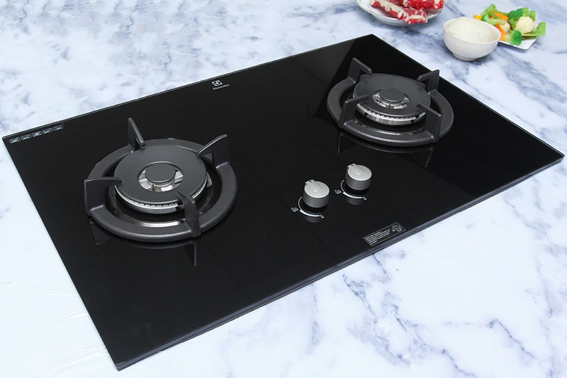 Thiết kế đẹp mắt, màu đen lôi cuốn - Bếp gas âm Electrolux EGT8028CK