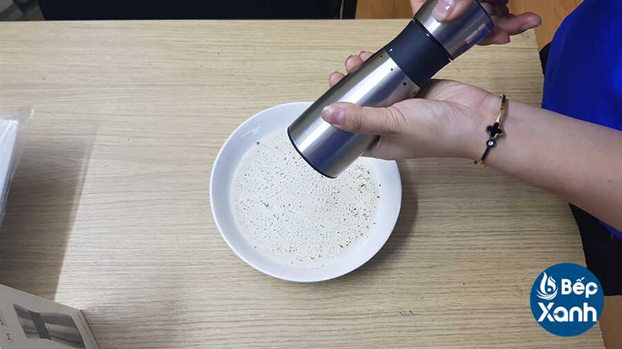 Dụng cụ xay tiêu Malloca tiện lợi cho gia đình