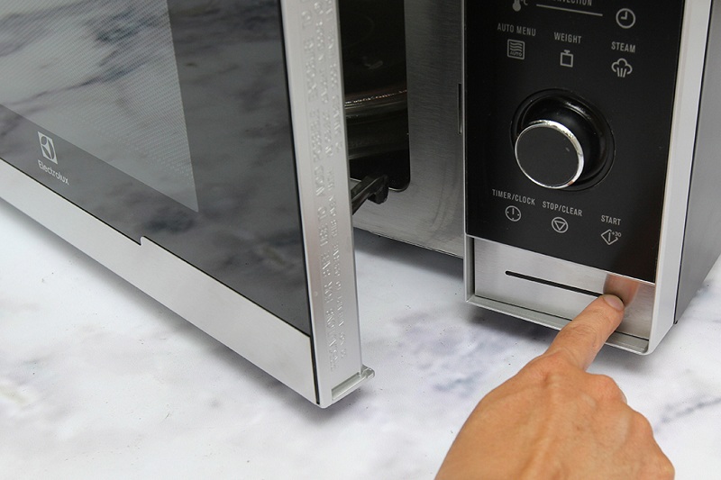 Lò vi sóng Electrolux EMS3085X Lò vi sóng Electrolux EMS3085X