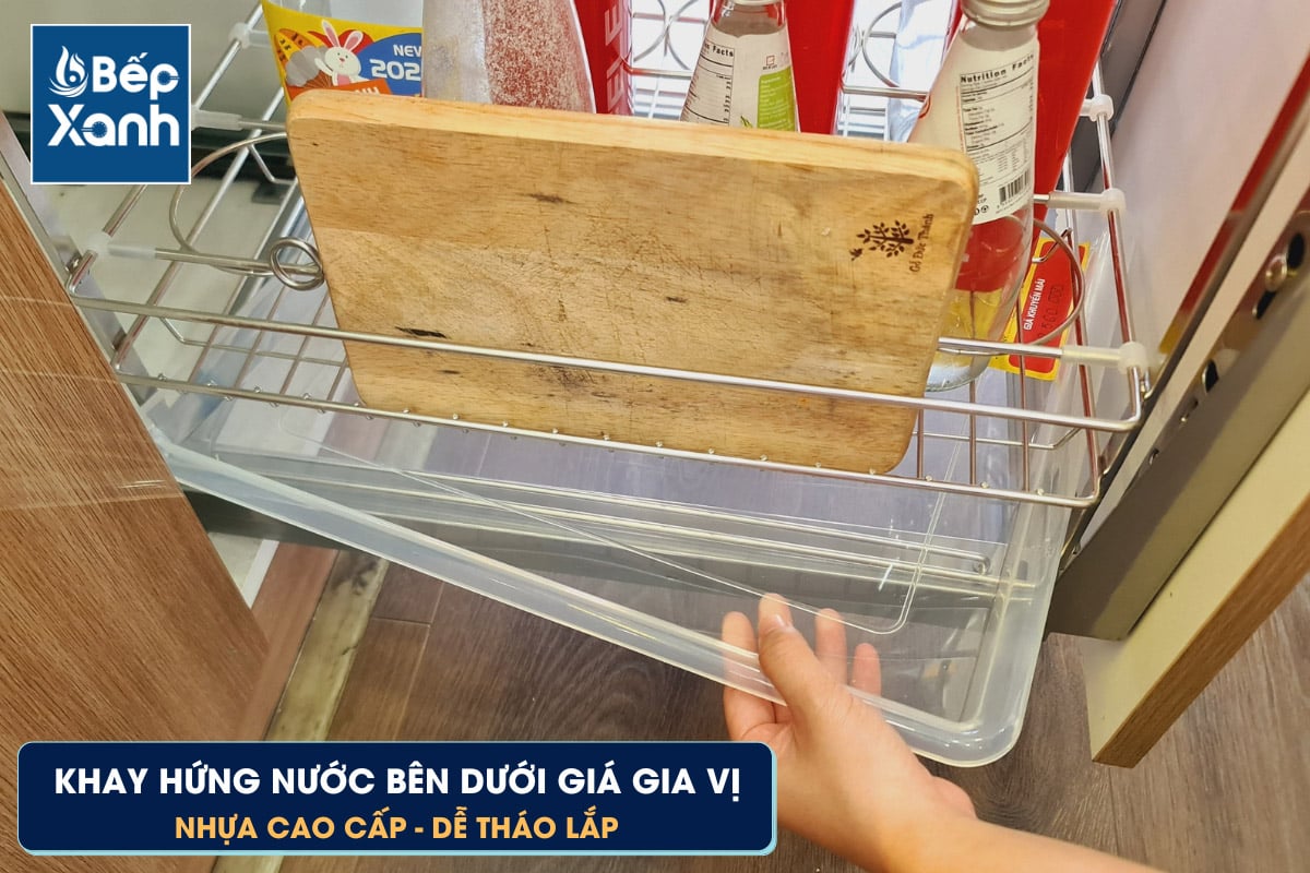 Khay hứng nước ở tầng dưới cùng