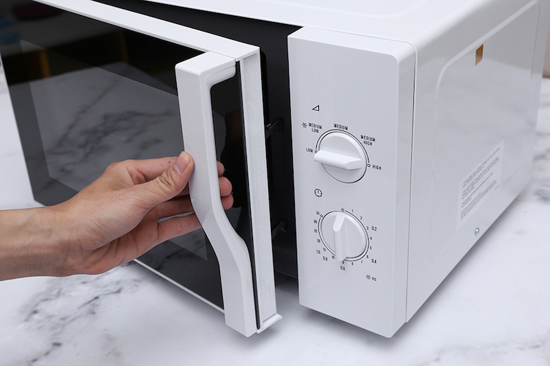 Tay cầm kéo dễ mở cửa lò