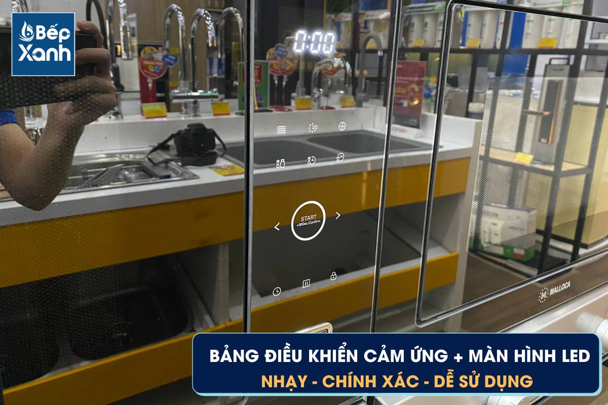 Bảng điều khiển cảm ứng kết hợp màn hình LED