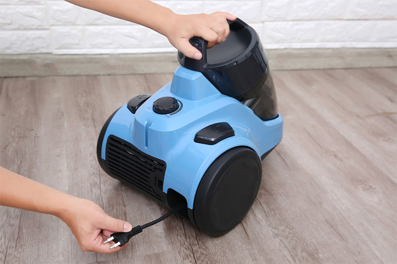 Máy hút bụi Electrolux EC31-2BB 1800W