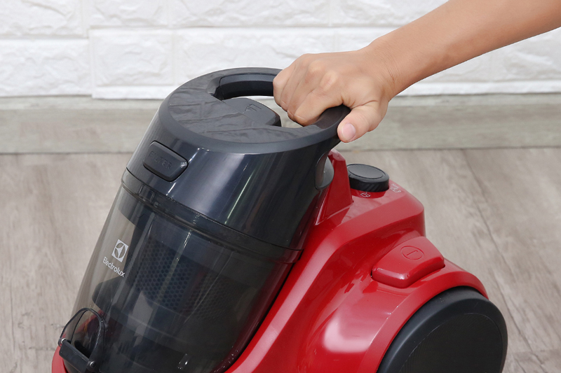 Dễ di chuyển - Máy hút bụi Electrolux EC41-6CR Dễ di chuyển - Máy hút bụi Electrolux EC41-6CR