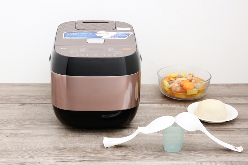 Vỏ bóng loáng, màu đen tím sang trọng - Nồi cơm điện tử Midea 1.8 lít MB-FS5006