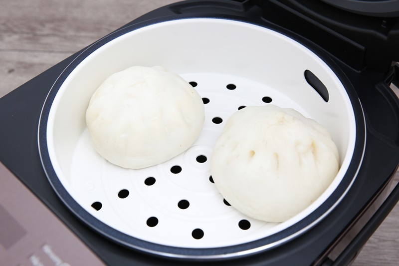 Xửng hấp bằng nhựa cao cấp - Nồi cơm điện tử Midea 1.8 lít MB-FS5006