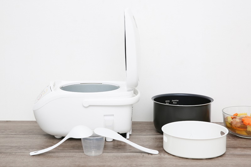 Tặng kèm xửng hấp, muỗng canh, muỗng cơm, cốc đong gạo - Nồi cơm điện tử Panasonic 1 lít SR-CL108WRA Tặng kèm xửng hấp, muỗng canh, muỗng cơm, cốc đong gạo - Nồi cơm điện tử Panasonic 1 lít SR-CL108WRA