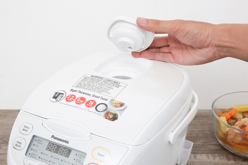 Van thoát hơi thông minh kiểm soát hơi nước trong nồi tối ưu - Nồi cơm điện tử Panasonic 1 lít SR-CL108WRA Van thoát hơi thông minh kiểm soát hơi nước trong nồi tối ưu - Nồi cơm điện tử Panasonic 1 lít SR-CL108WRA