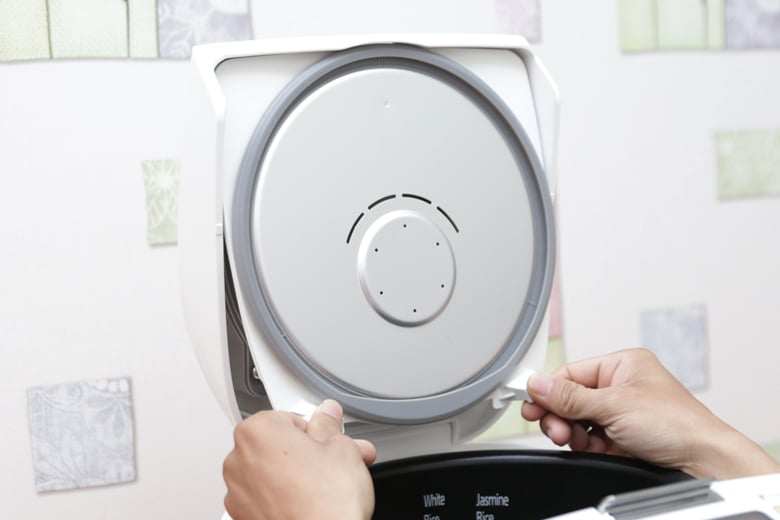 Nắp trong dễ tháo rời vệ sinh Nắp trong dễ tháo rời vệ sinh