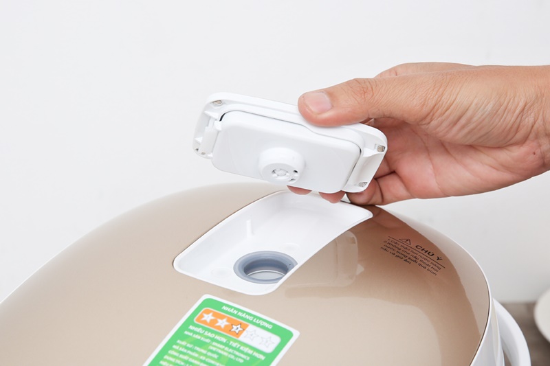 Van thoát hơi kiểm soát hơi nước trong nồi tốt - Nồi cơm điện tử Sharp KS-COM181CV-GL Van thoát hơi kiểm soát hơi nước trong nồi tốt - Nồi cơm điện tử Sharp KS-COM181CV-GL