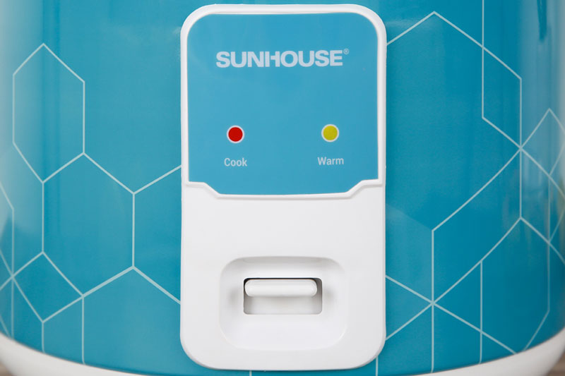 Chỉnh chức năng nấu và giữ ấm thuận tiện với nút gạt - Nồi cơm nắp gài Sunhouse 1.8 lít SHD8622G Chỉnh chức năng nấu và giữ ấm thuận tiện với nút gạt - Nồi cơm nắp gài Sunhouse 1.8 lít SHD8622G