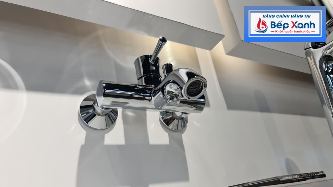 Sen tắm nóng lạnh TOTO TBS02302V có thể kết hợp nhiều bát sen